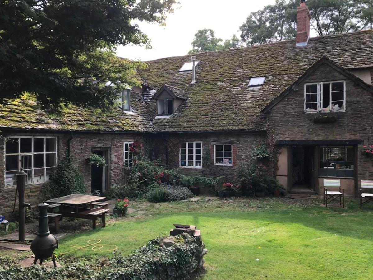 Bed and Breakfast Wickton Court à Hope under Dinmore Extérieur photo